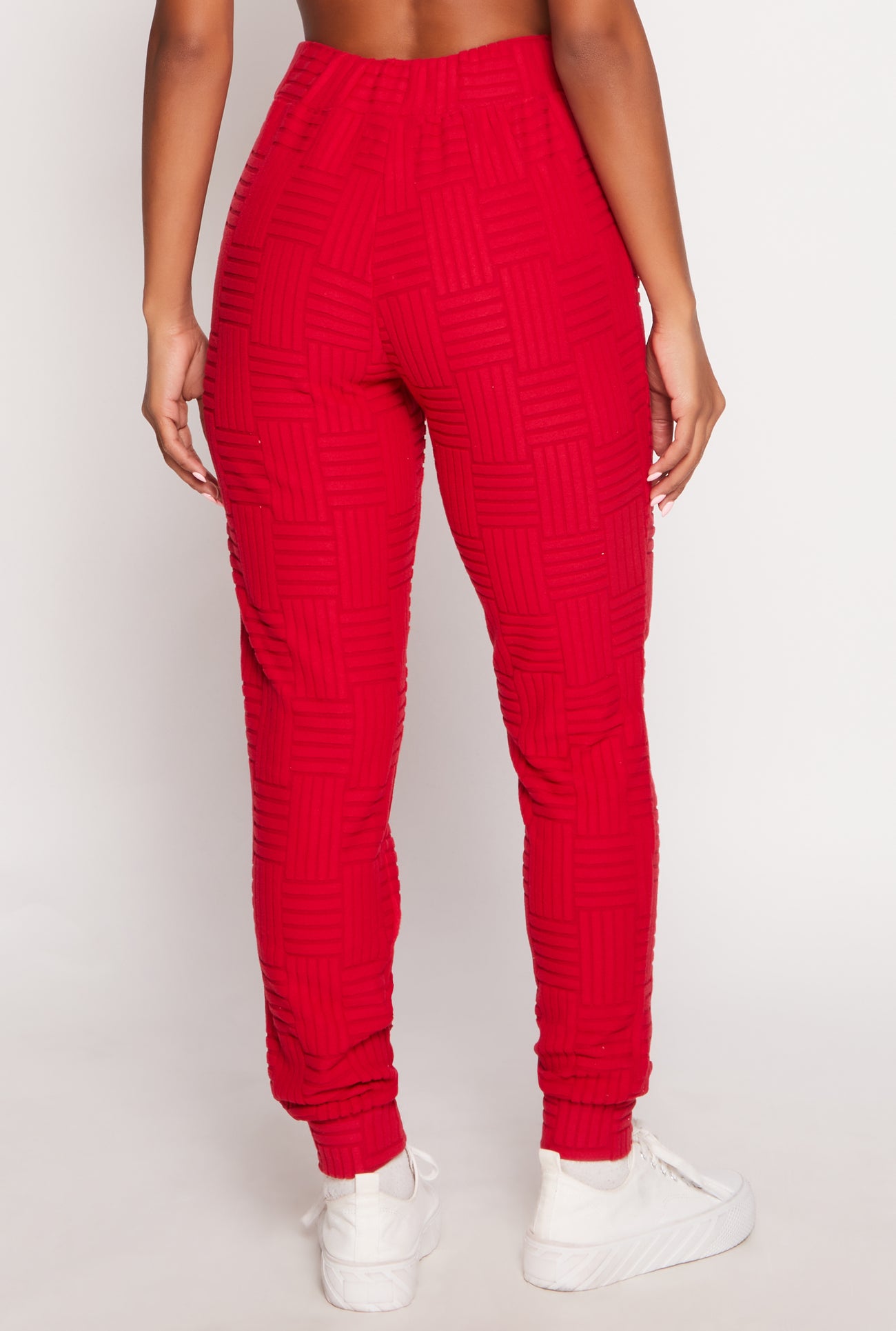 3056063408421060_003