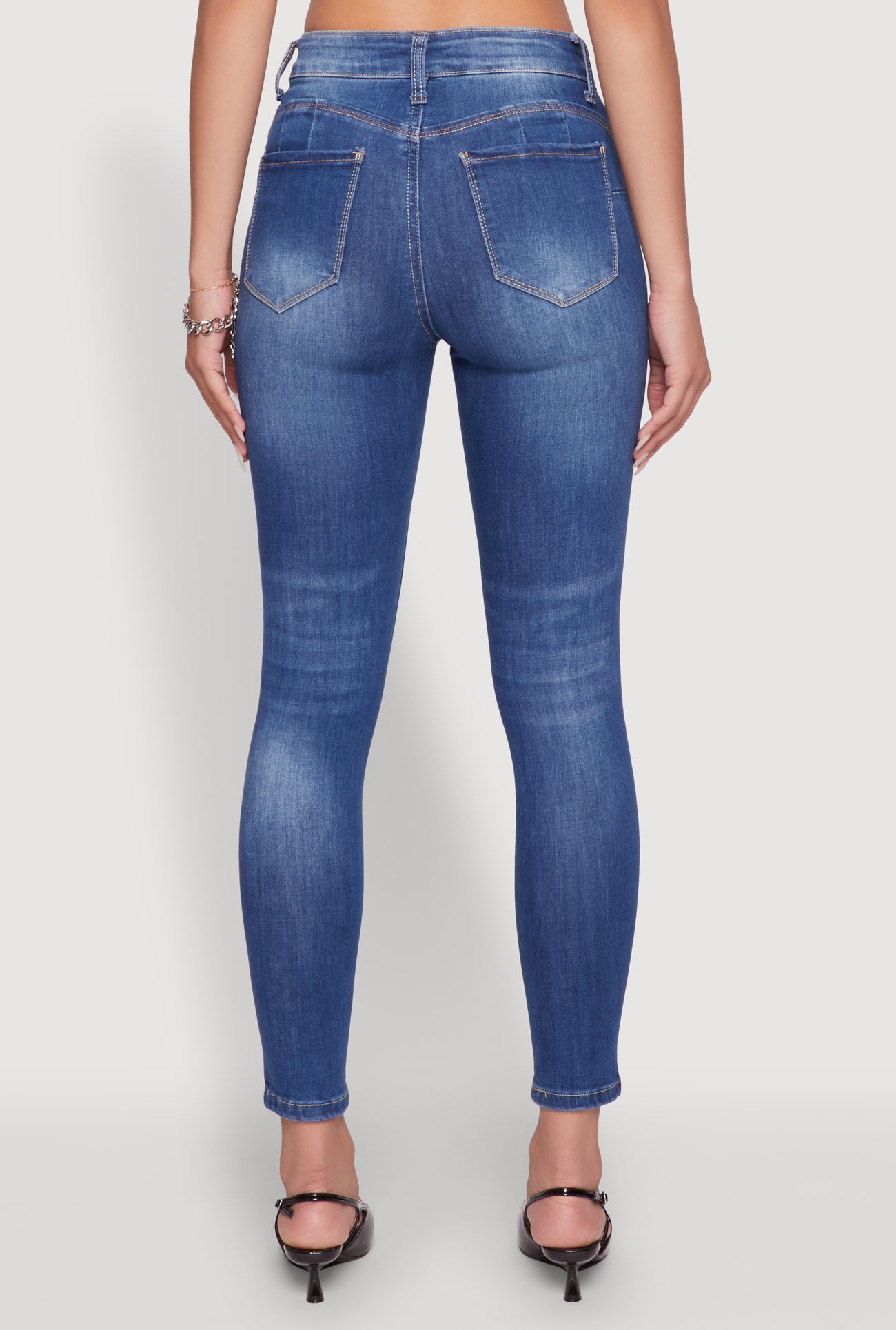 3074071610501404_006